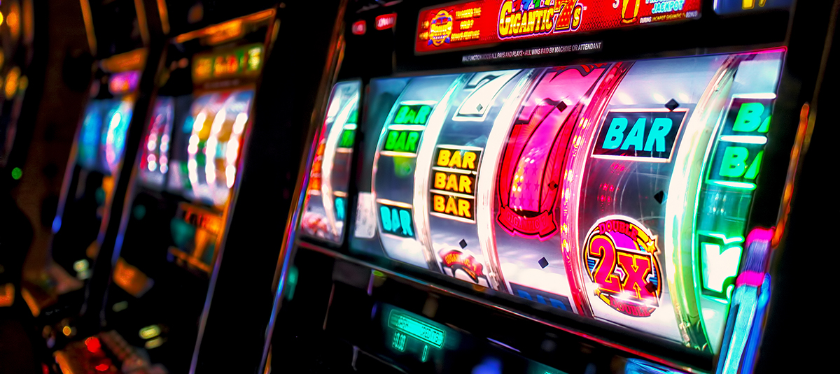 slot-machine-in-a-casino-banner